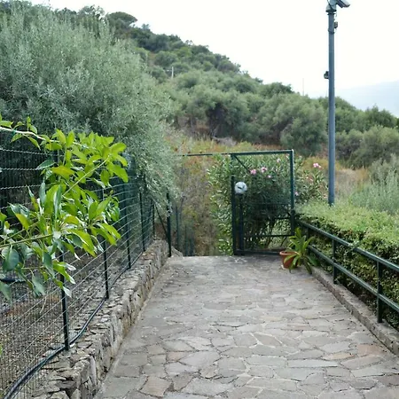 Sweet House Salvina Apartahotel 4*